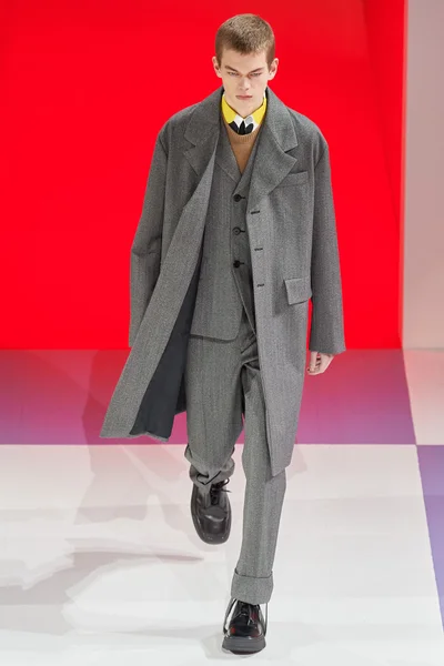 Look 3